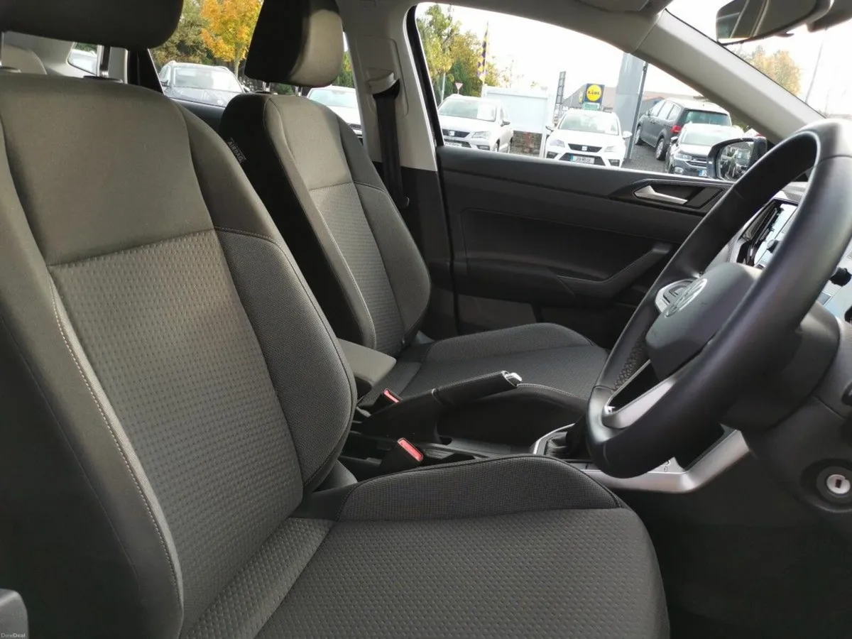 Volkswagen Polo Life 1.0 TSI 95HP **REARVIEW CAMER - Image 3