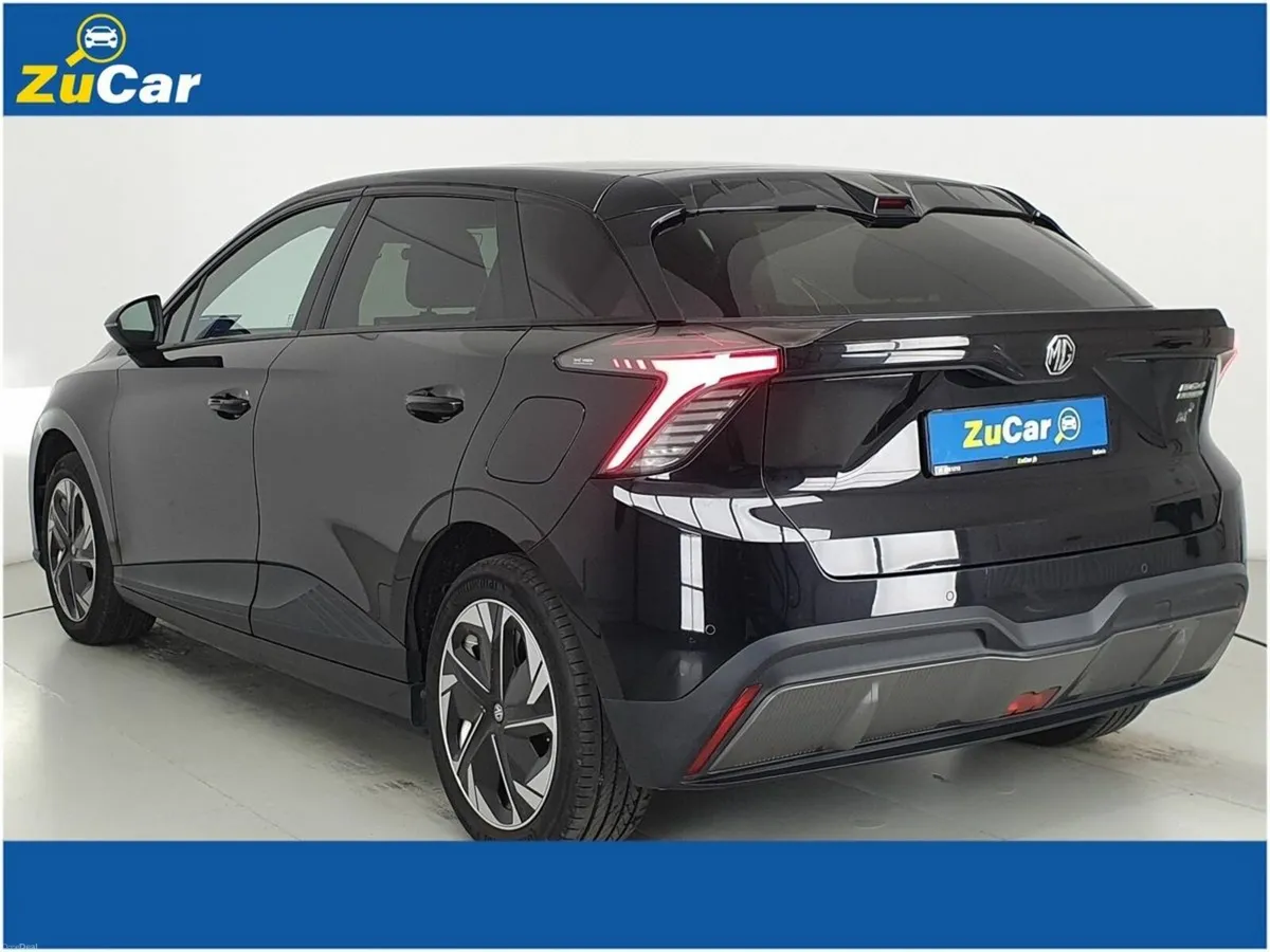 MG MG4 SE  64kWh Auto  Long Range - Image 4