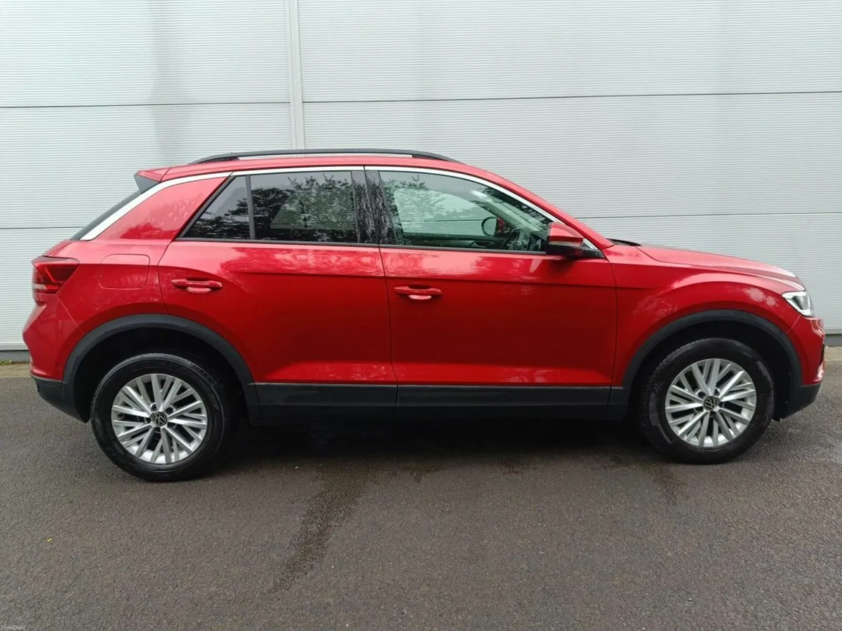 Volkswagen T-Roc 1.0 TSI 110HP Life rear Camera & - Image 2