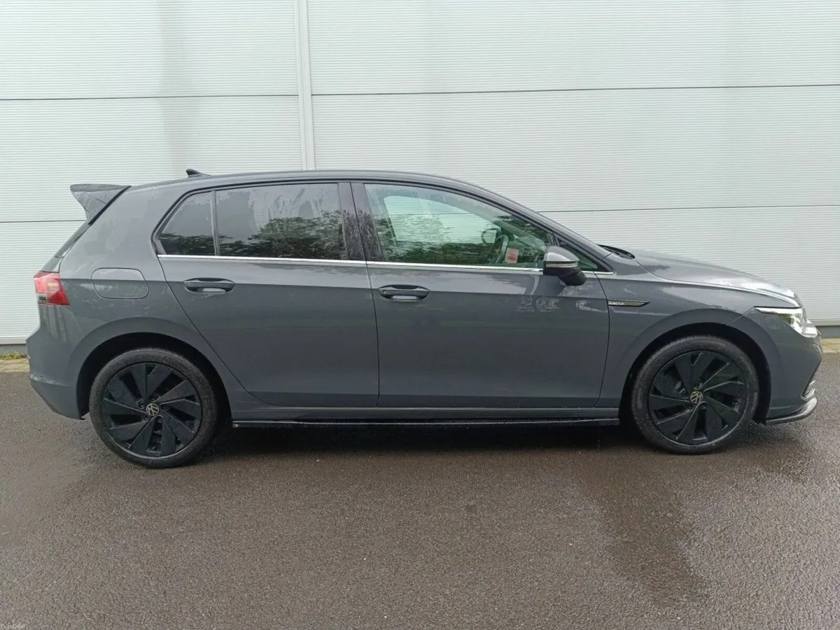 Volkswagen Golf Black Edition 2.0 TDI 115HP Style - Image 2
