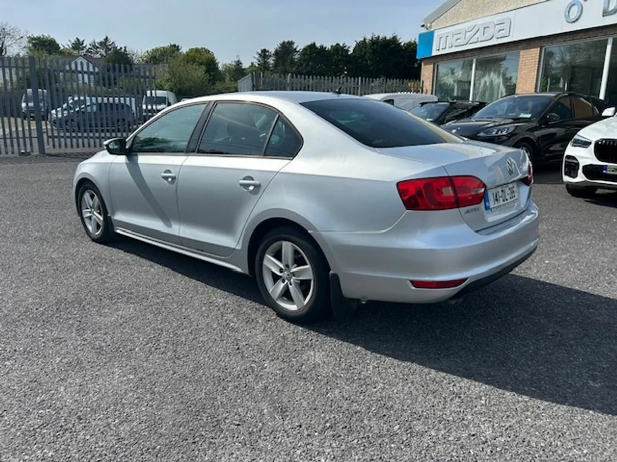 Volkswagen Jetta 1.6 TDI COMFORTLINE 4dr - Image 3