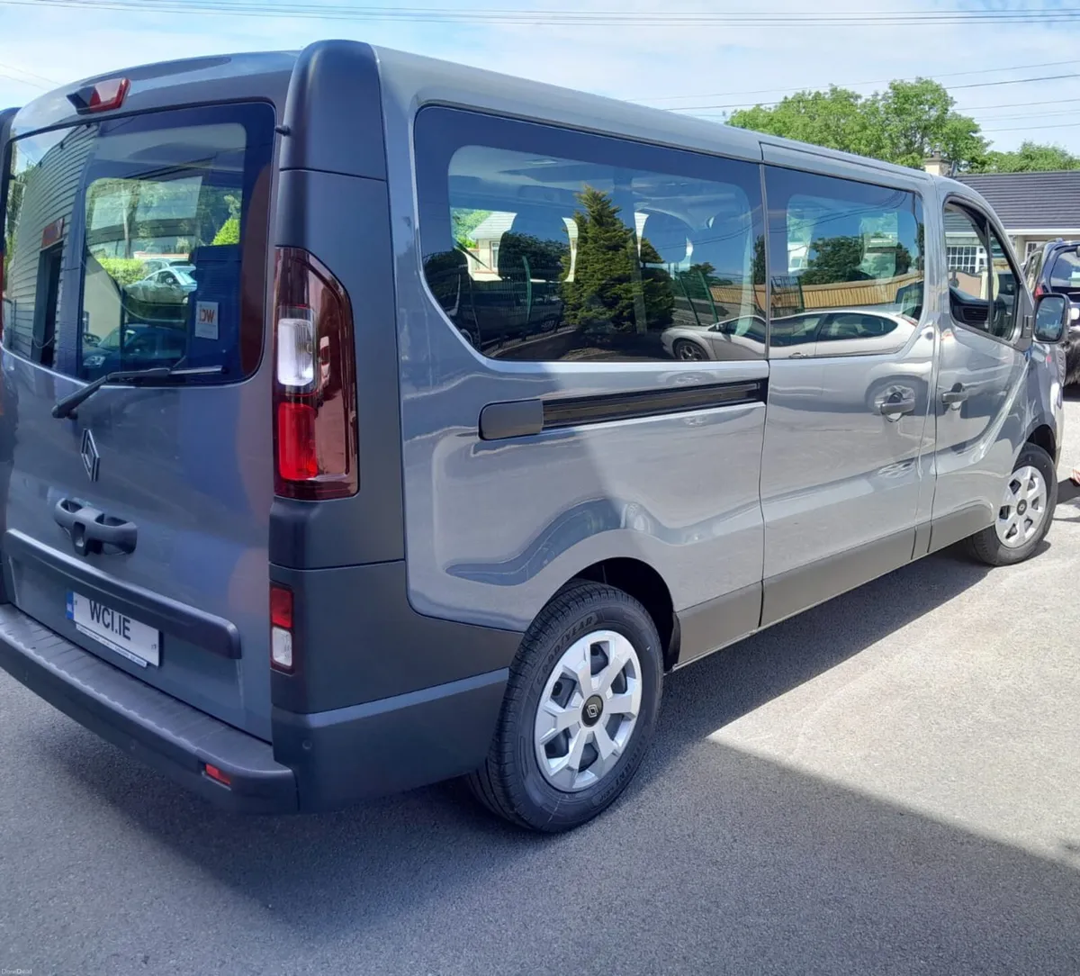 Wheelchair Accessible Taxi 9 seater Renault Trafic - Image 4