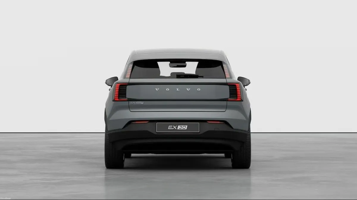 Volvo EX30 CORE LONG RANGE *3.9% APR* €95 P/W ON P - Image 4