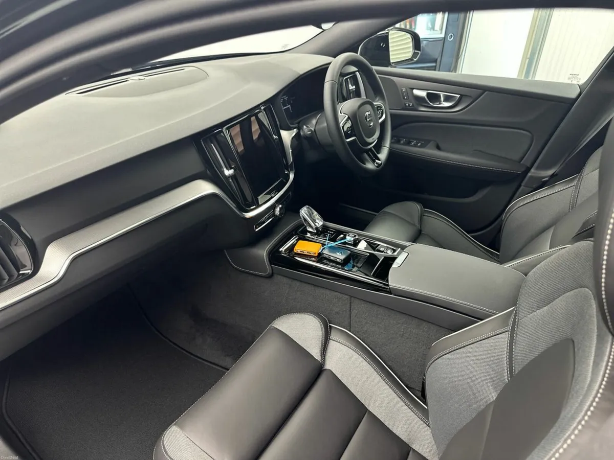 Volvo V60 T6 PLUS DARK *IN STOCK* €165 P/W 3YRS - Image 4