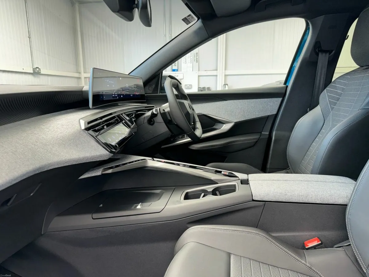 Peugeot 3008 HYBRID ALLURE *€500 DUNNES VOUCHER* € - Image 4