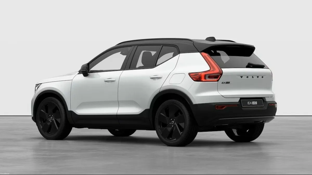 Volvo EX40 ULTRA BLACK EDITION *1.9% APR* €125 P/W - Image 2