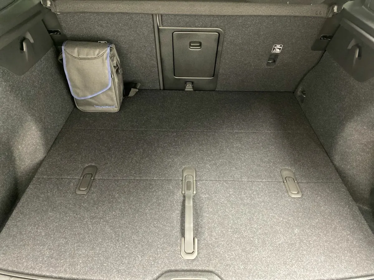 Volvo EC40 EC40 Denim blue Ultra Dawn Interior - Image 6