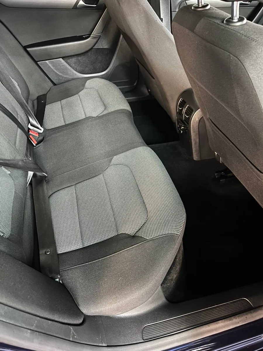 Volkswagen Passat - Image 4