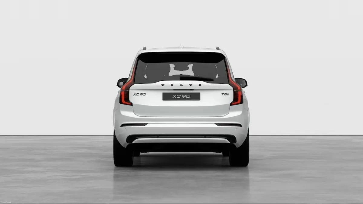 Volvo XC90 Sparkling White XC90 Plus Black Edition - Image 5