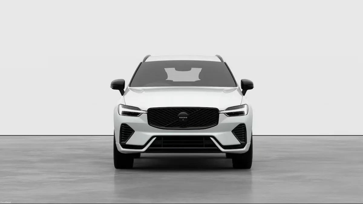 Volvo XC60 Crystal White XC60 Ultra Black Edition - Image 1