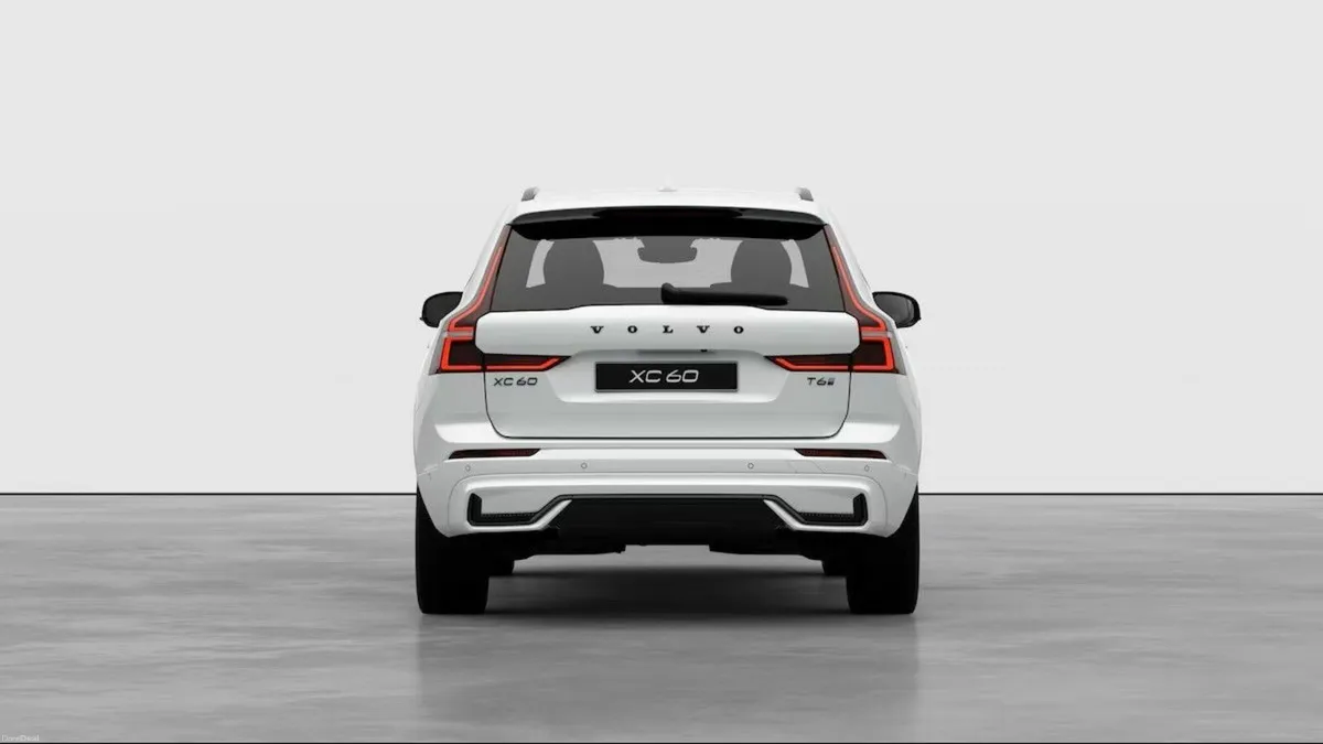 Volvo XC60 Crystal White XC60 Ultra Black Edition - Image 3