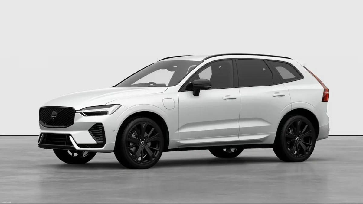 Volvo XC60 Crystal White XC60 Ultra Black Edition - Image 5