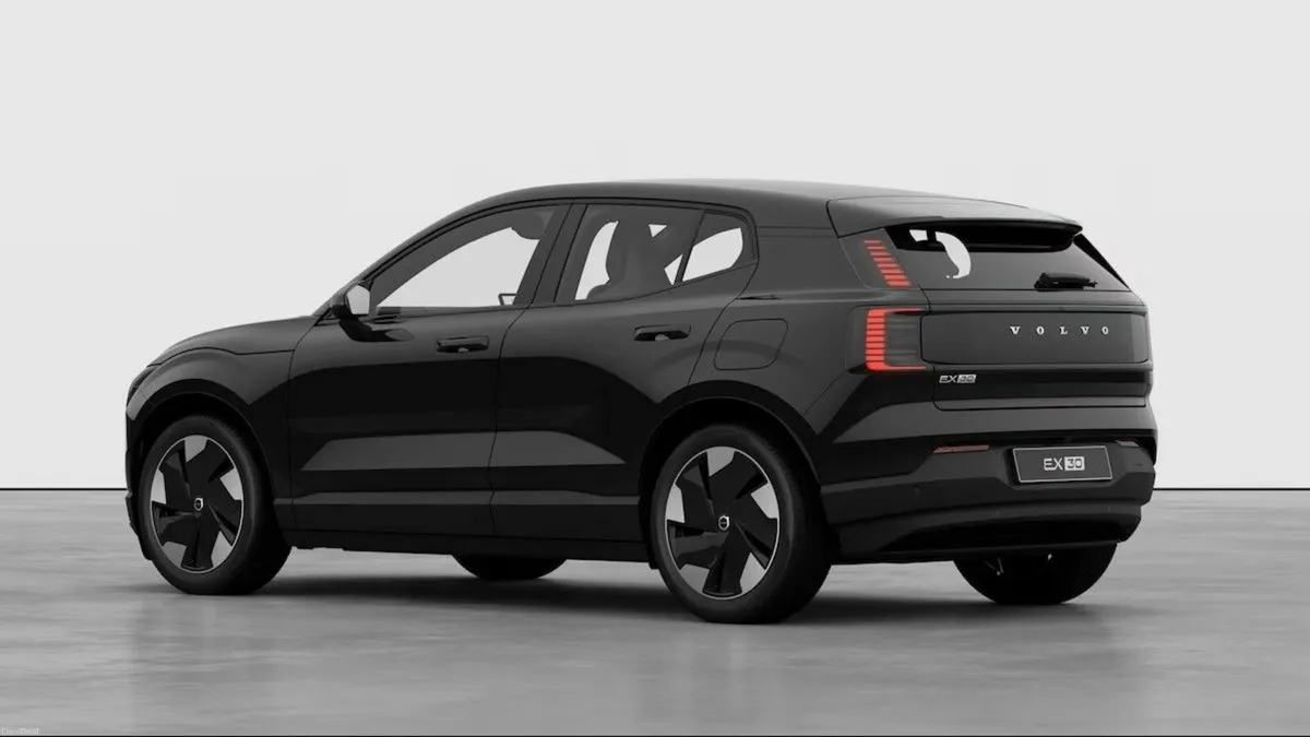 Volvo EX30 Onyx Black Single Motor Plus with Pine - Image 6
