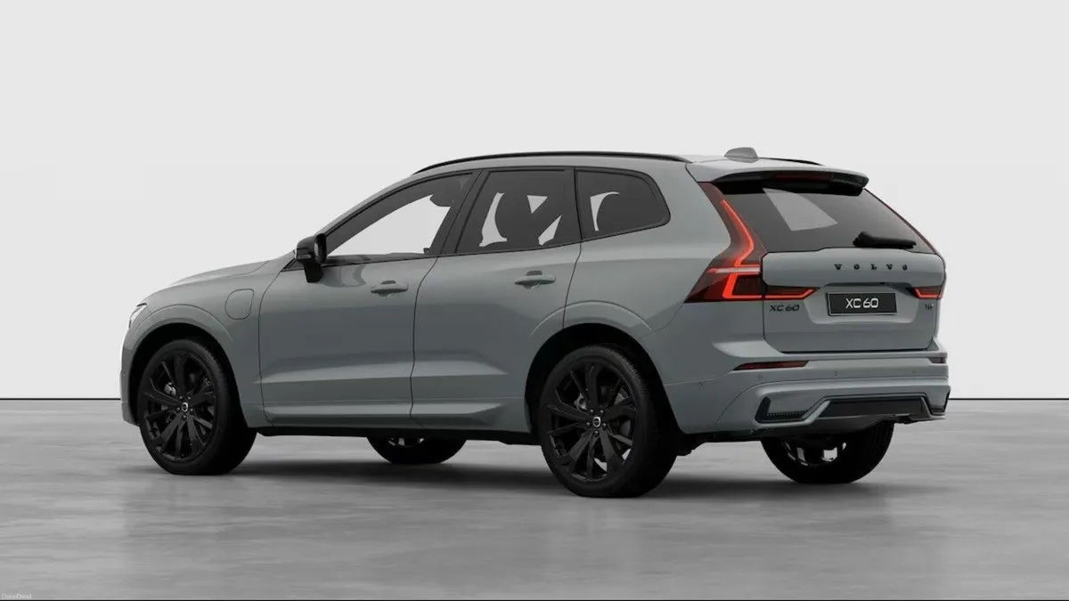 Volvo XC60 Vapor Grey XC60 Plus Black Edition - Image 6