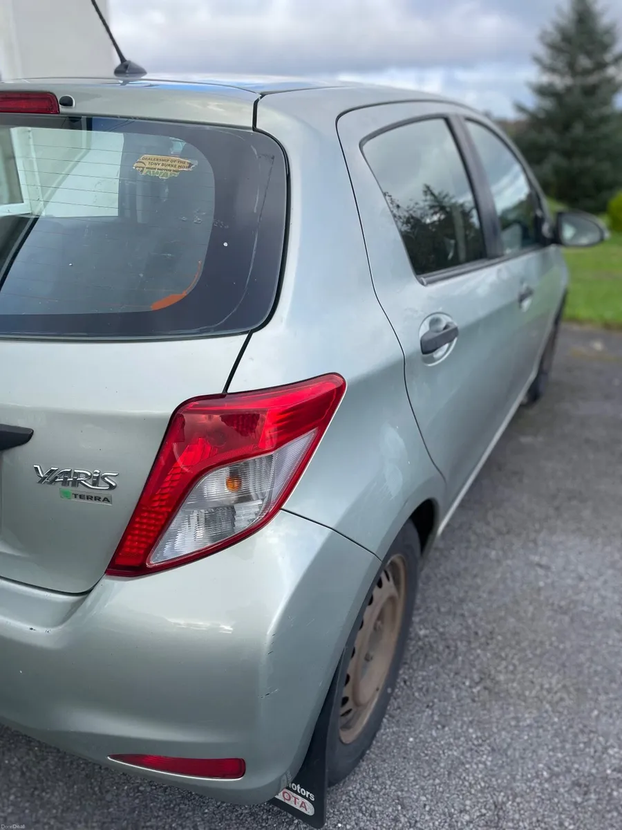 Toyota Yaris 2013 - Image 2