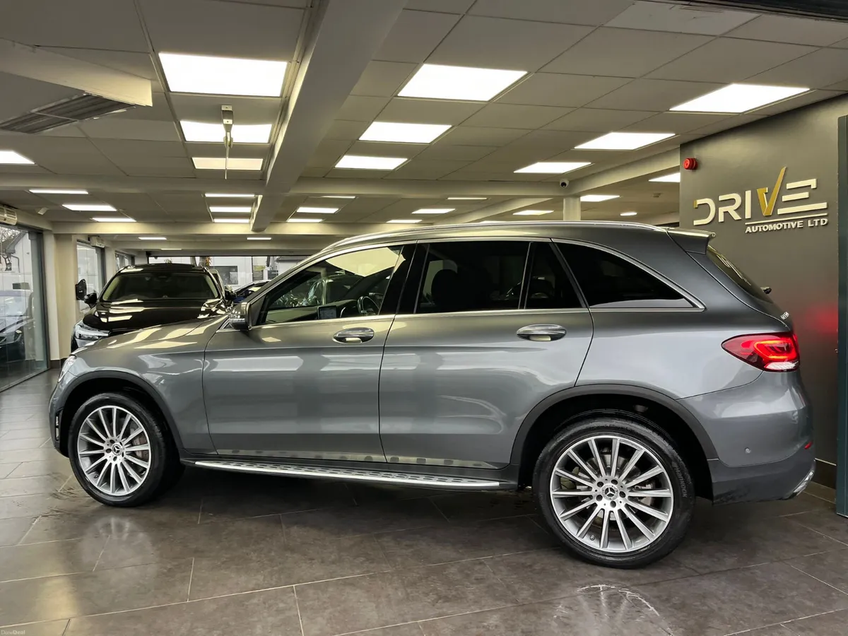 Mercedes-Benz GLC 2022 GLC  300 AMG - Image 2