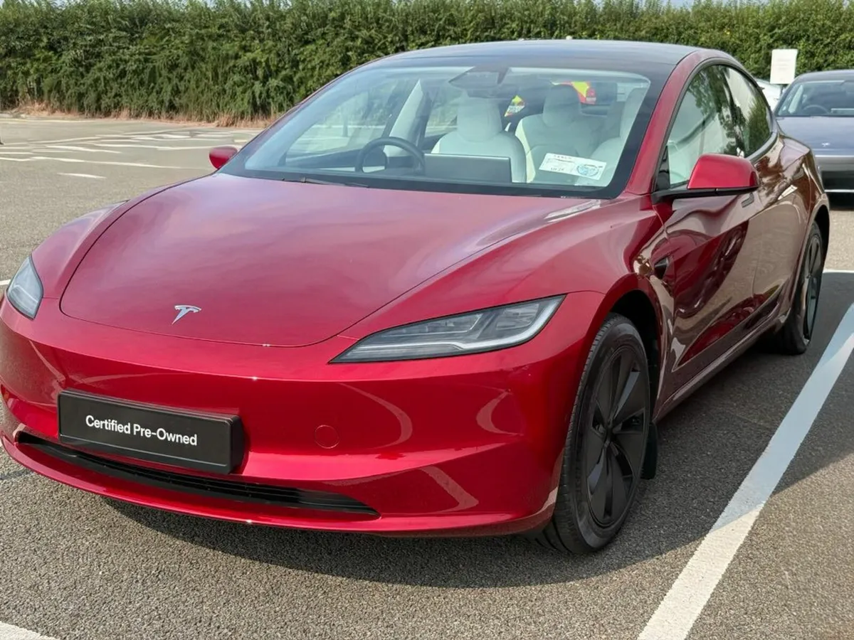 Tesla Model 3 Premium RWD 2025 - Image 4