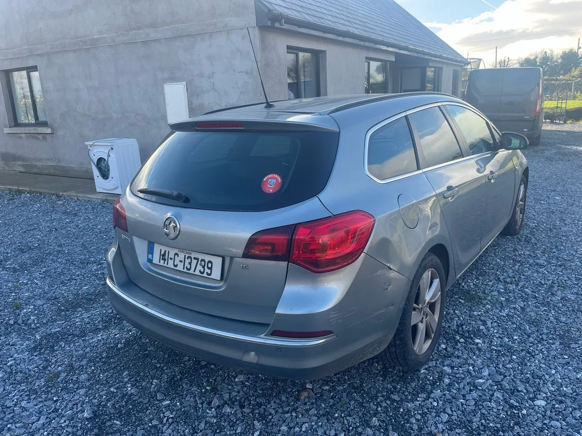 Vauxhall Astra Estate - Image 1