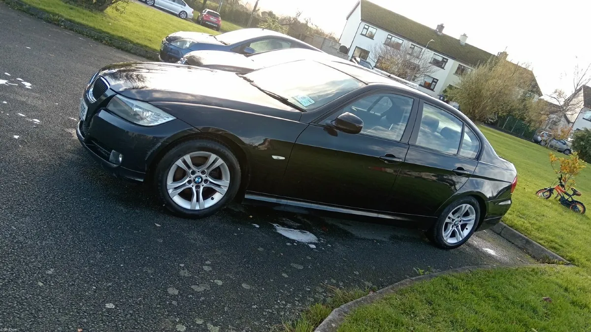 BMW 3-Series 2010 - Image 1