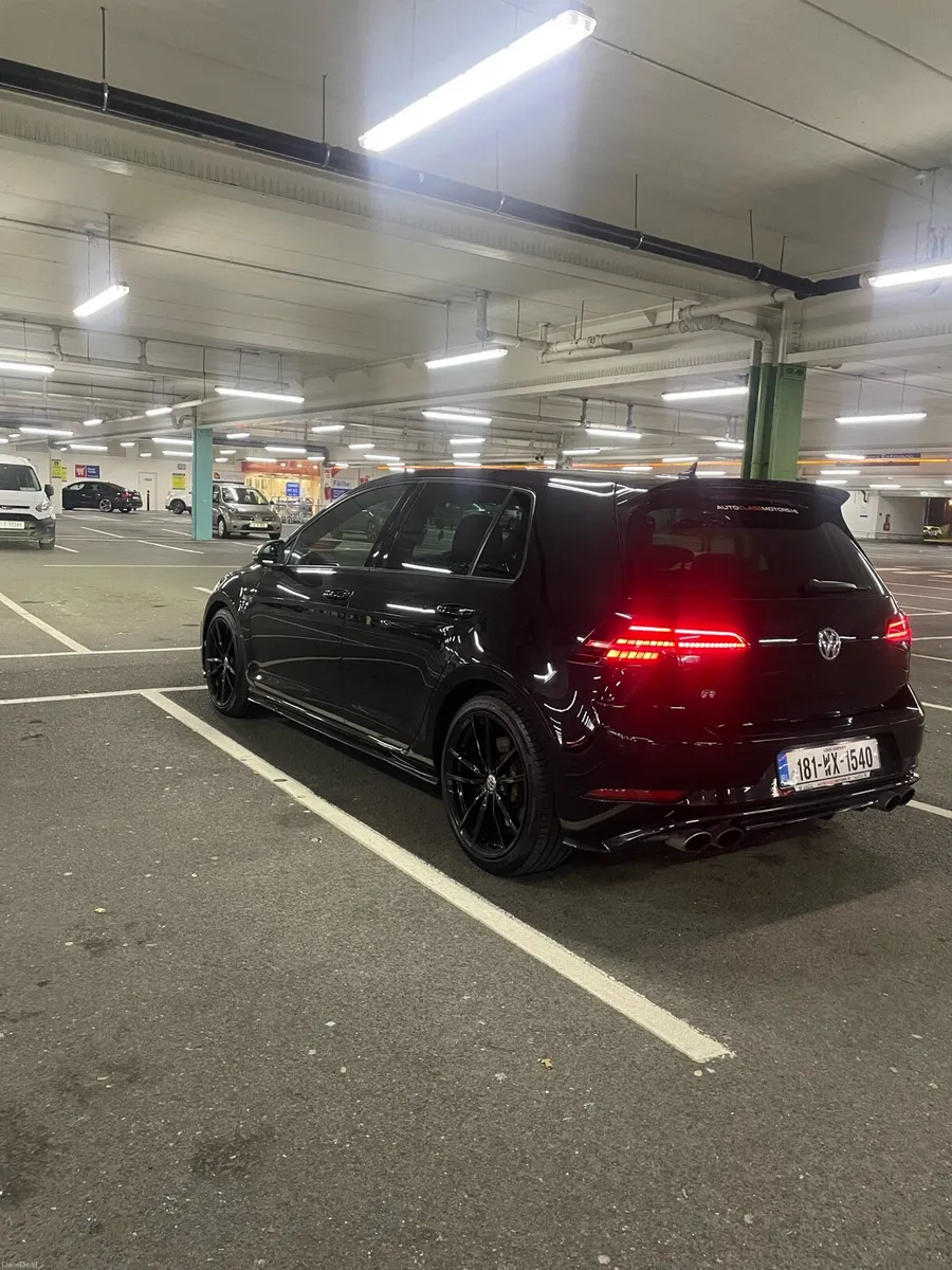 Volkswagen Golf R - Image 4
