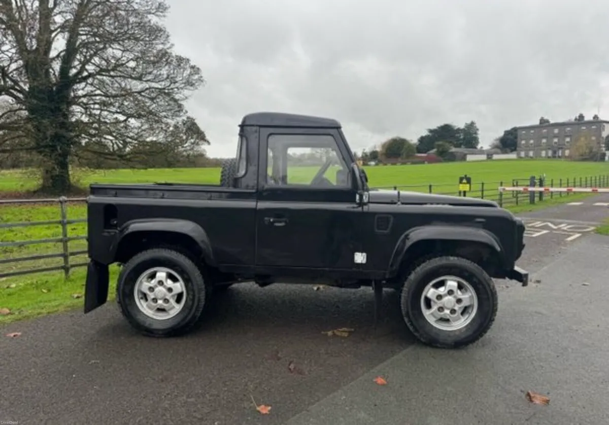 2001 Defender 90 SVX - Image 2