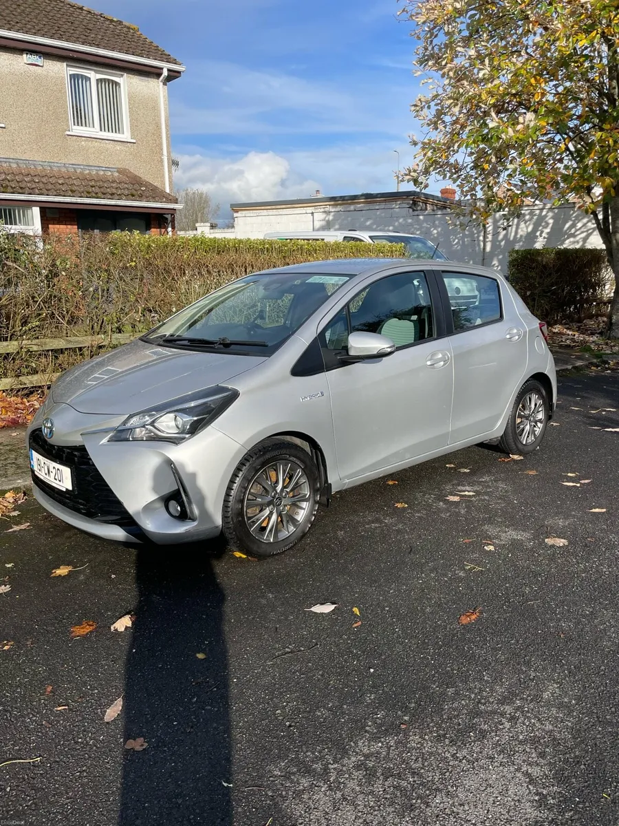 2019 Toyota Yaris Hybrid - Image 3