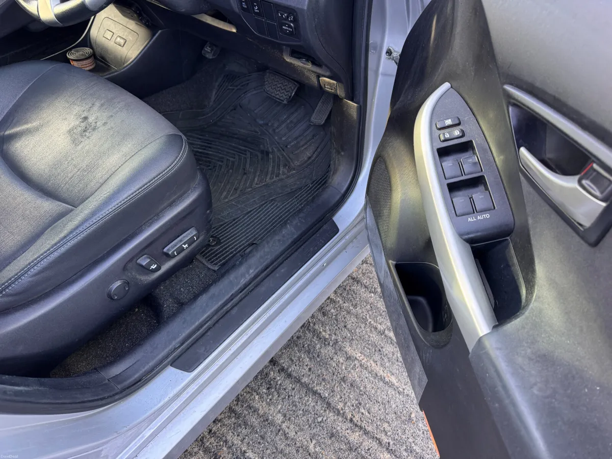 Toyota Prius 2013 - Image 5
