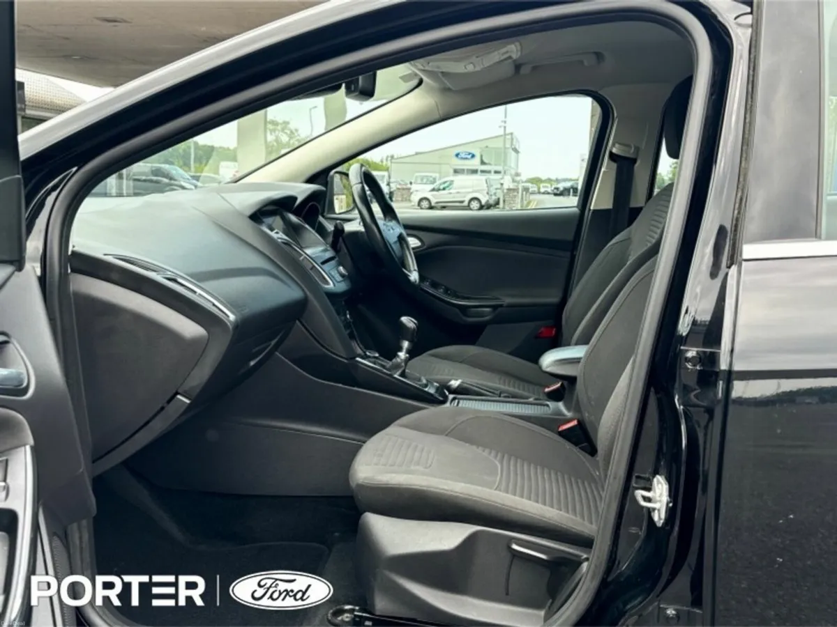 Ford Focus 1.5TDCI TITANIUM 120PS - Image 4