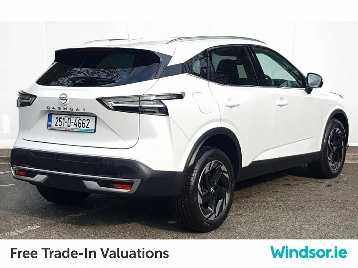 Nissan Qashqai 1.3 PET MILD HYBRID SV PREMIUM **€3 - Image 3
