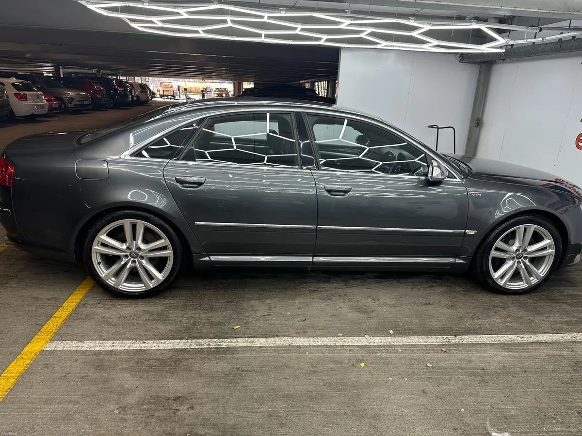 Audi S8 V10 - Image 4