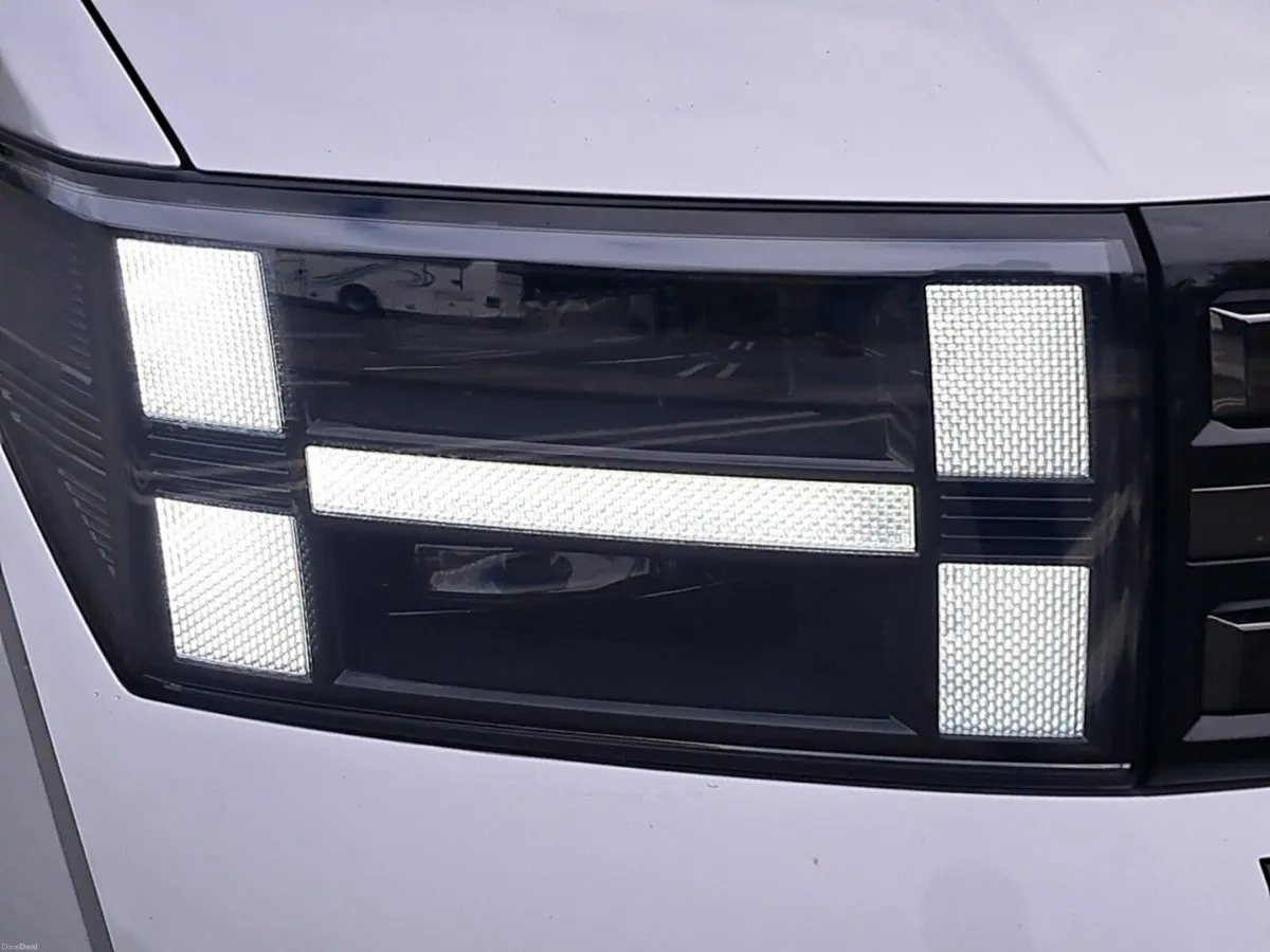 Hyundai Santa Fe Premium Model Plug In Hybrid  4 W - Image 5