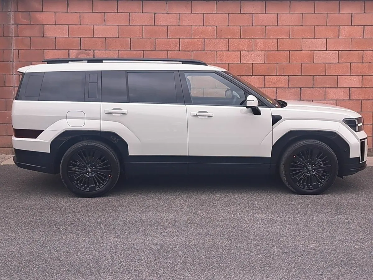 Hyundai Santa Fe Premium Calligraphy Plug in Hybri - Image 4