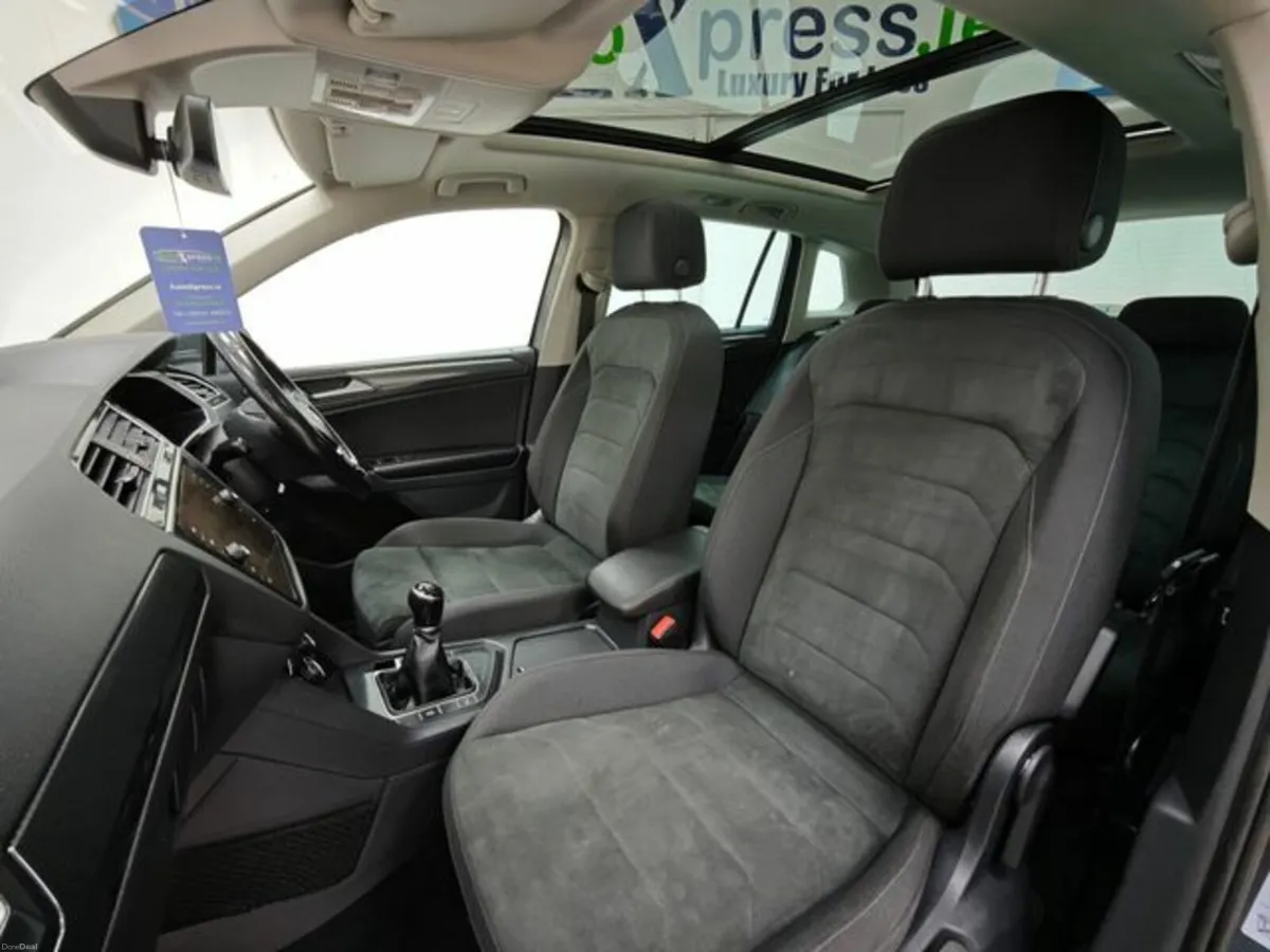 Volkswagen Tiguan 2.0 TDI Sliding sunroof - Image 4