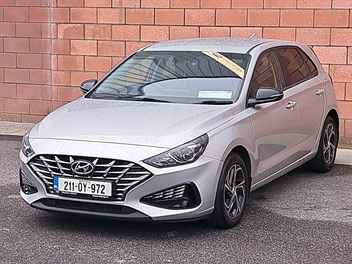 Hyundai i30 Deluxe Model 1.6 Diesel. - Image 2