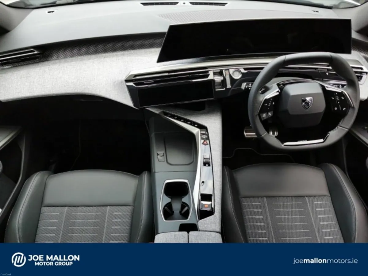 Peugeot 5008 BEV 73kwh 210hp GT - Image 4