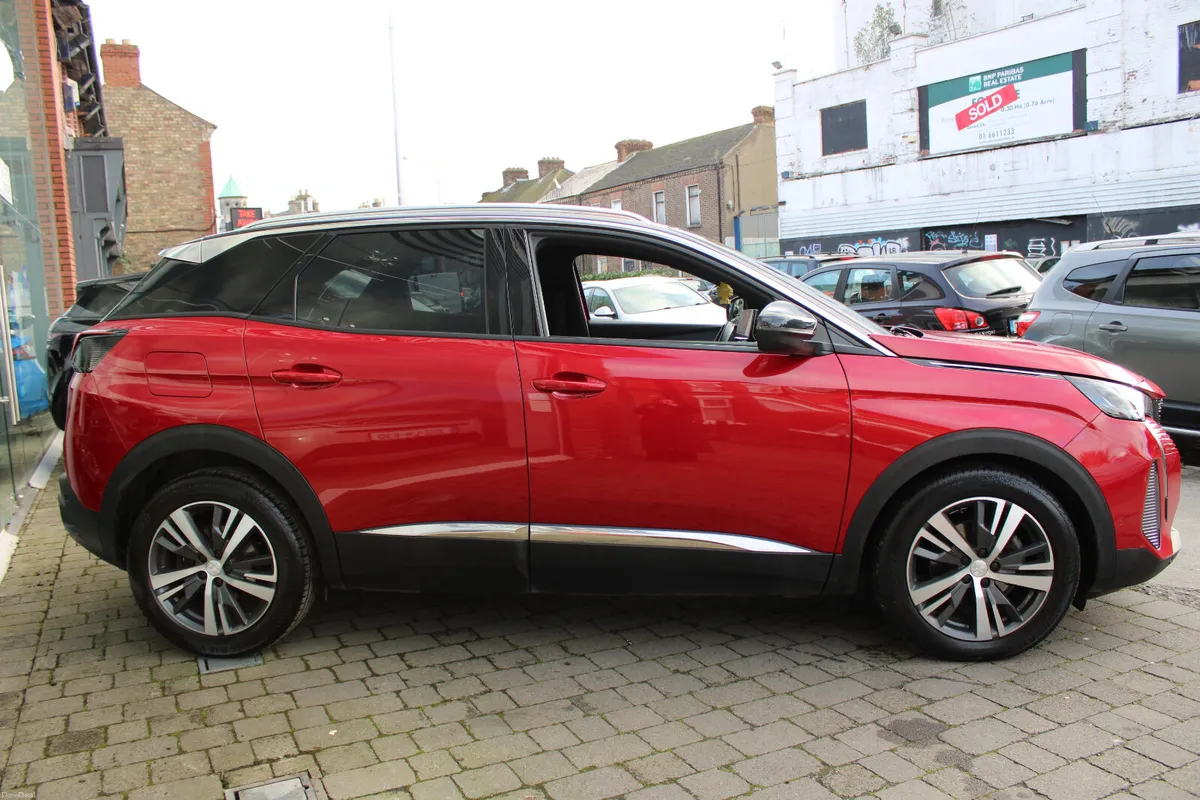 Peugeot 3008 AUTOMATIC 1.5 HDI ALLURE 2023 - Image 3