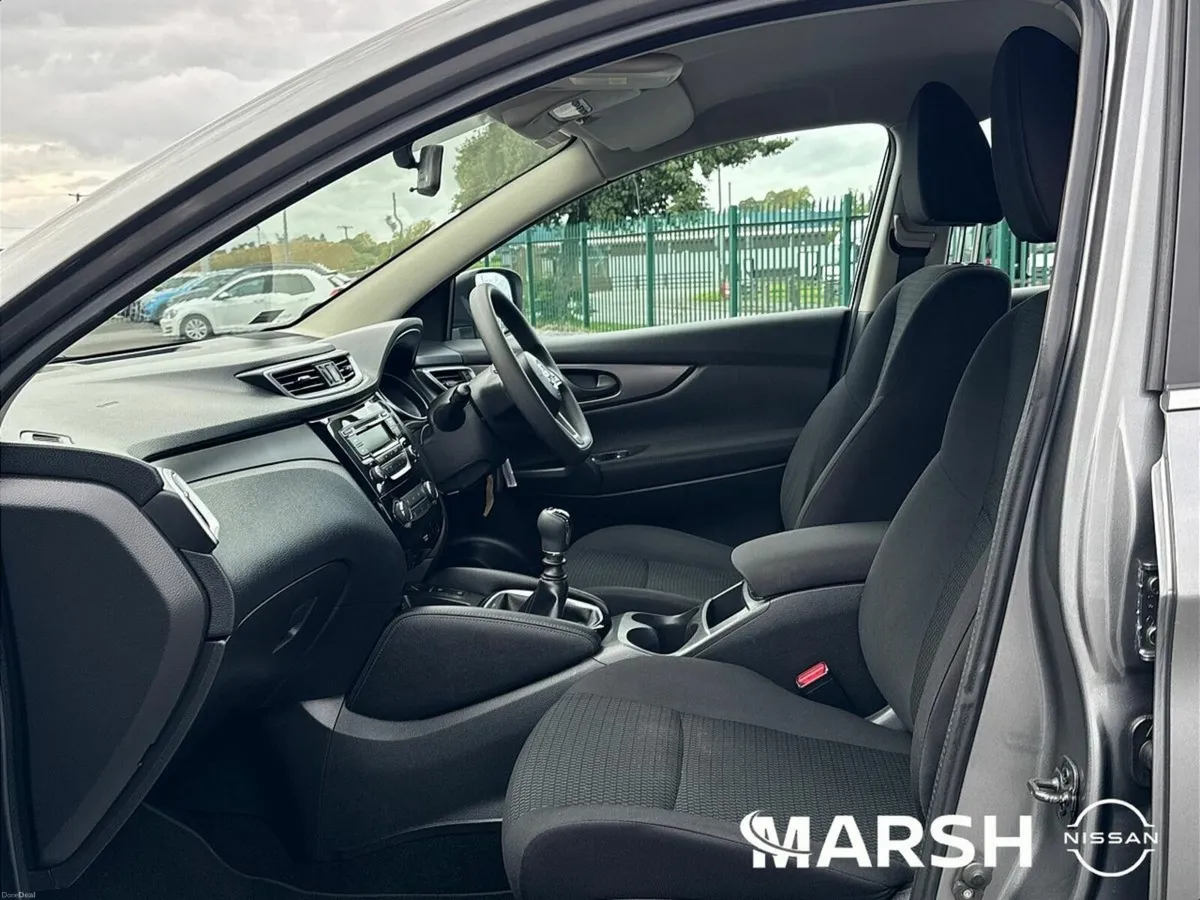 Nissan Qashqai 1.2 XE 18 4DR - Image 4