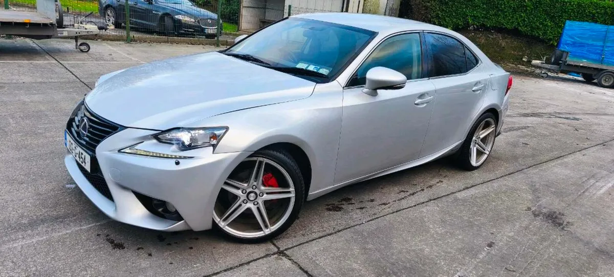 Lexus is300h - Image 1