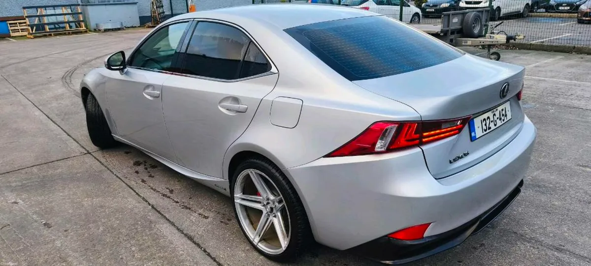 Lexus is300h - Image 3