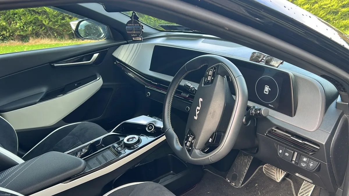 Kia EV6 GT 2022 - Image 2