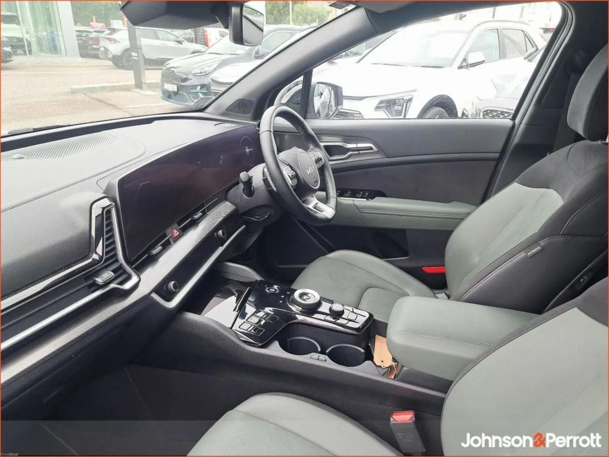 Kia Sportage Anniversary Edition Plug-in Hybrid - Image 3