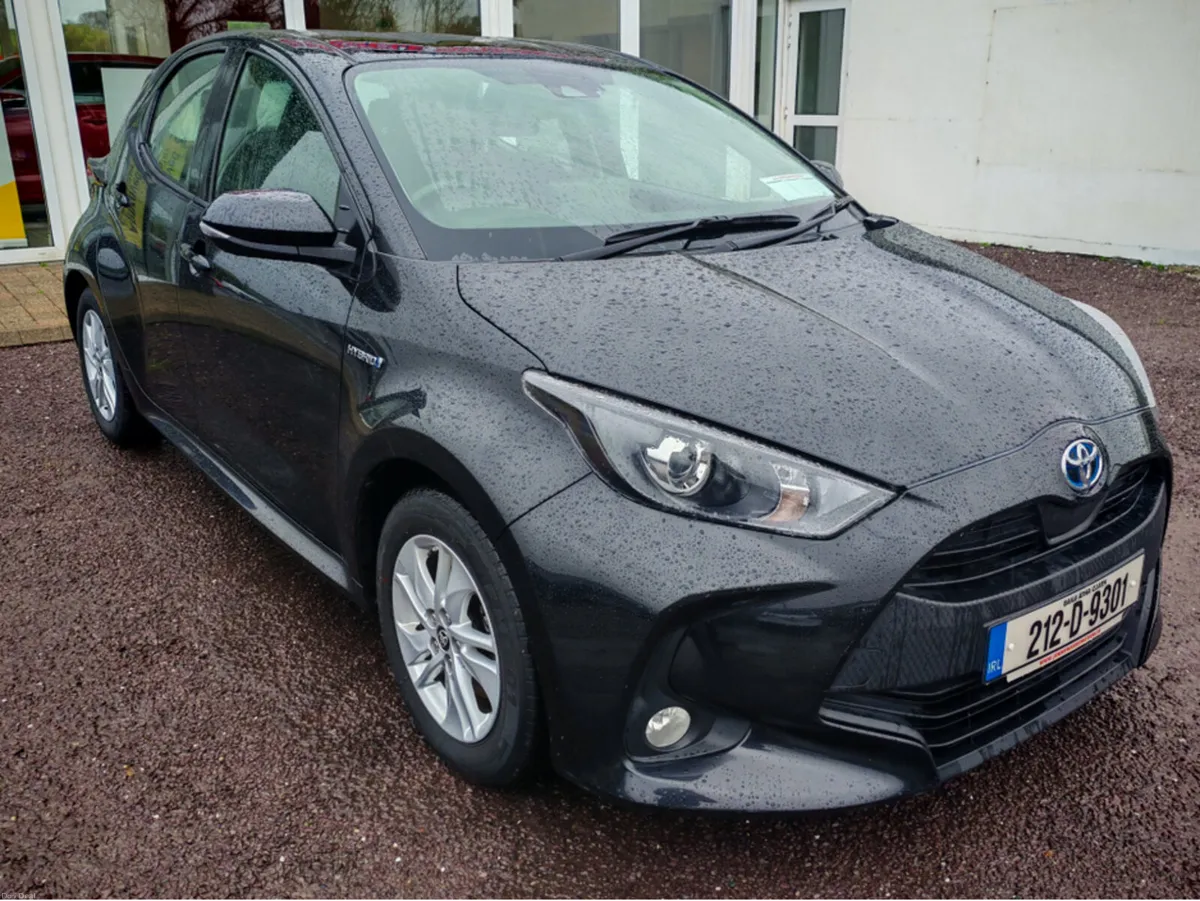 TOYOTA YARIS HYBRID LUNA AUTO 4DR - Image 1