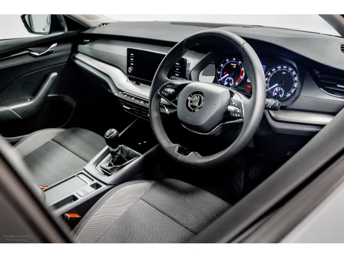 Skoda Octavia AMB 1.0 Petrol 110HP - Image 2