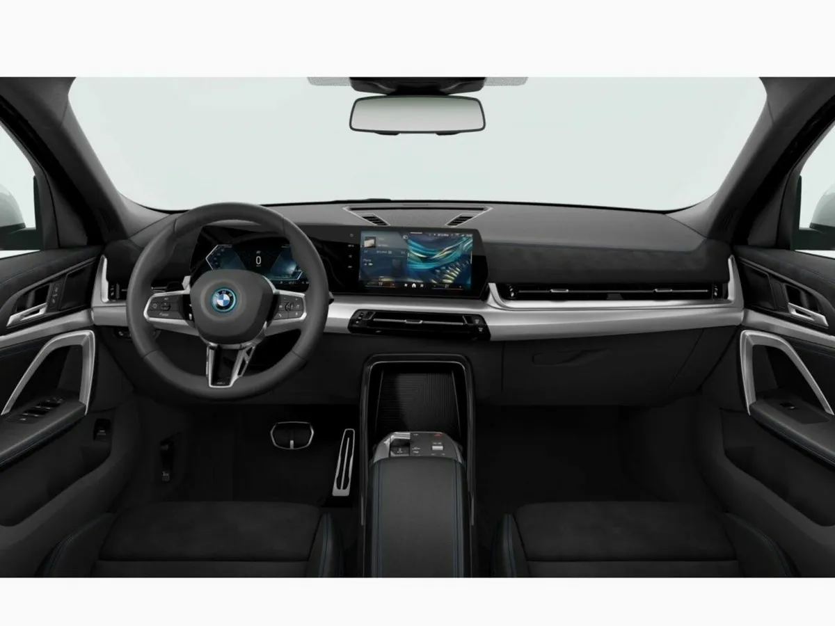 BMW iX2 eDrive20 M sport - Image 3