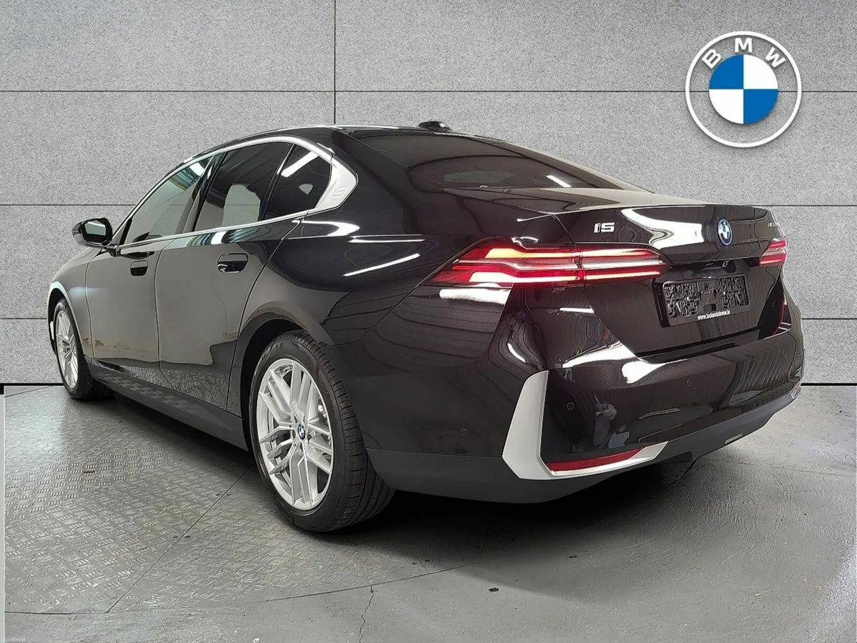 BMW i5 eDrive 40 Sport Edition - Image 2