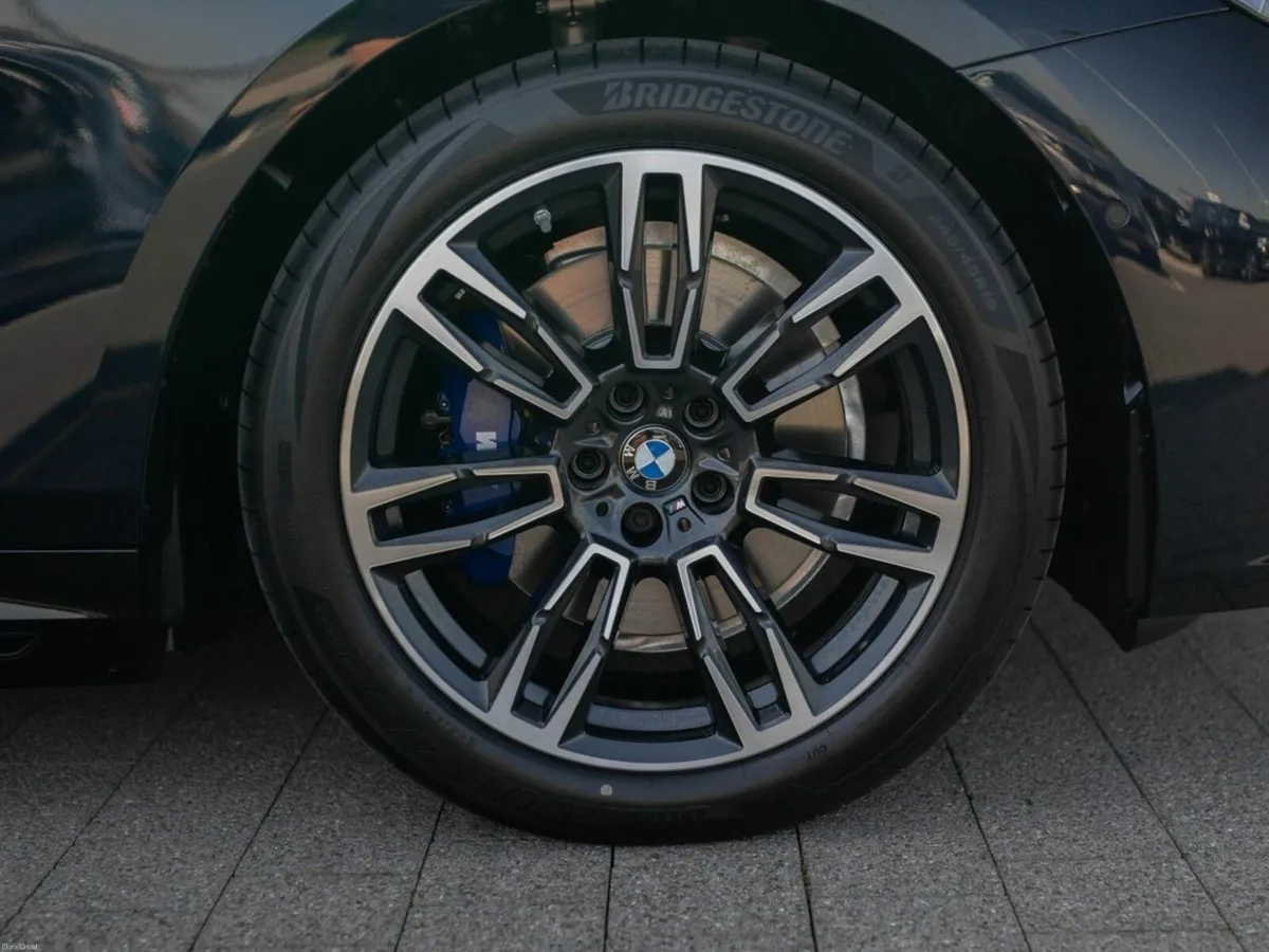 BMW 5-Series 530e M Sport SaloonTech Pack - Image 5