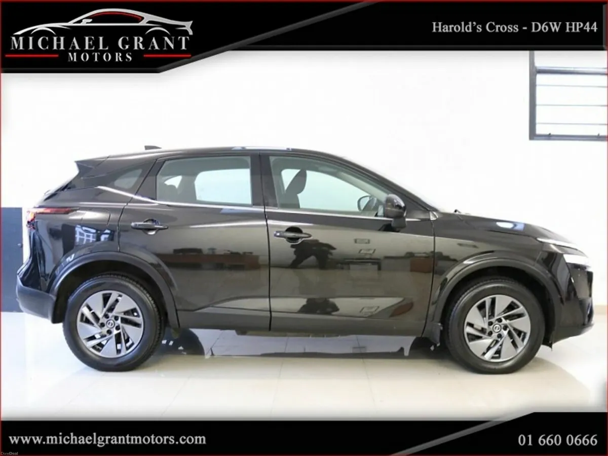 Nissan Qashqai SV 1.3 PETROL MILD HYBRID / HIGH SP - Image 4