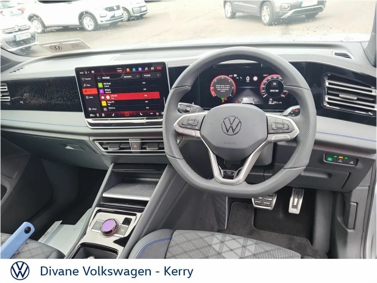 Volkswagen Tiguan R-LINE 75  AUTOMATIC  2.0 TDI 15 - Image 4