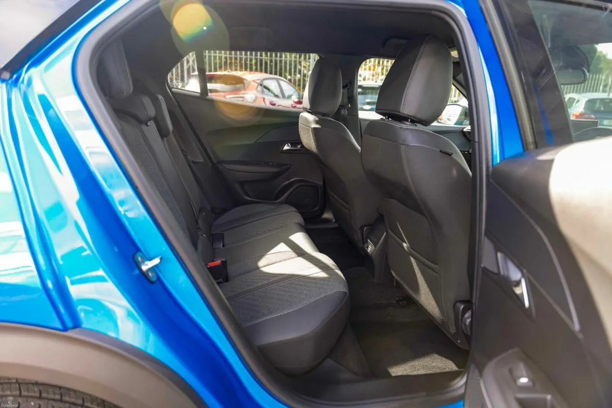 Peugeot 2008 2025 Peugeot 2008 Blue 1.2 MHEV Puret - Image 5