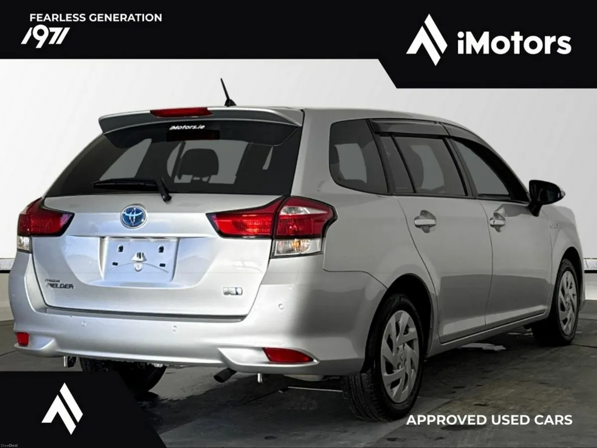 Toyota Corolla Fielder EX HYBRID AUTOMATIC - Image 3